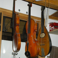 Facteur et restaurateur d'instruments de musique