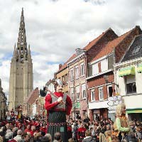  Le carnaval international d’été de Steenvoorde et la ronde européenne de géants portés