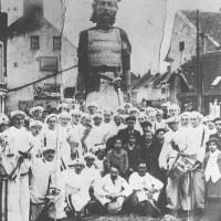 Le carnaval international d’été de Steenvoorde et la ronde européenne de géants portés 