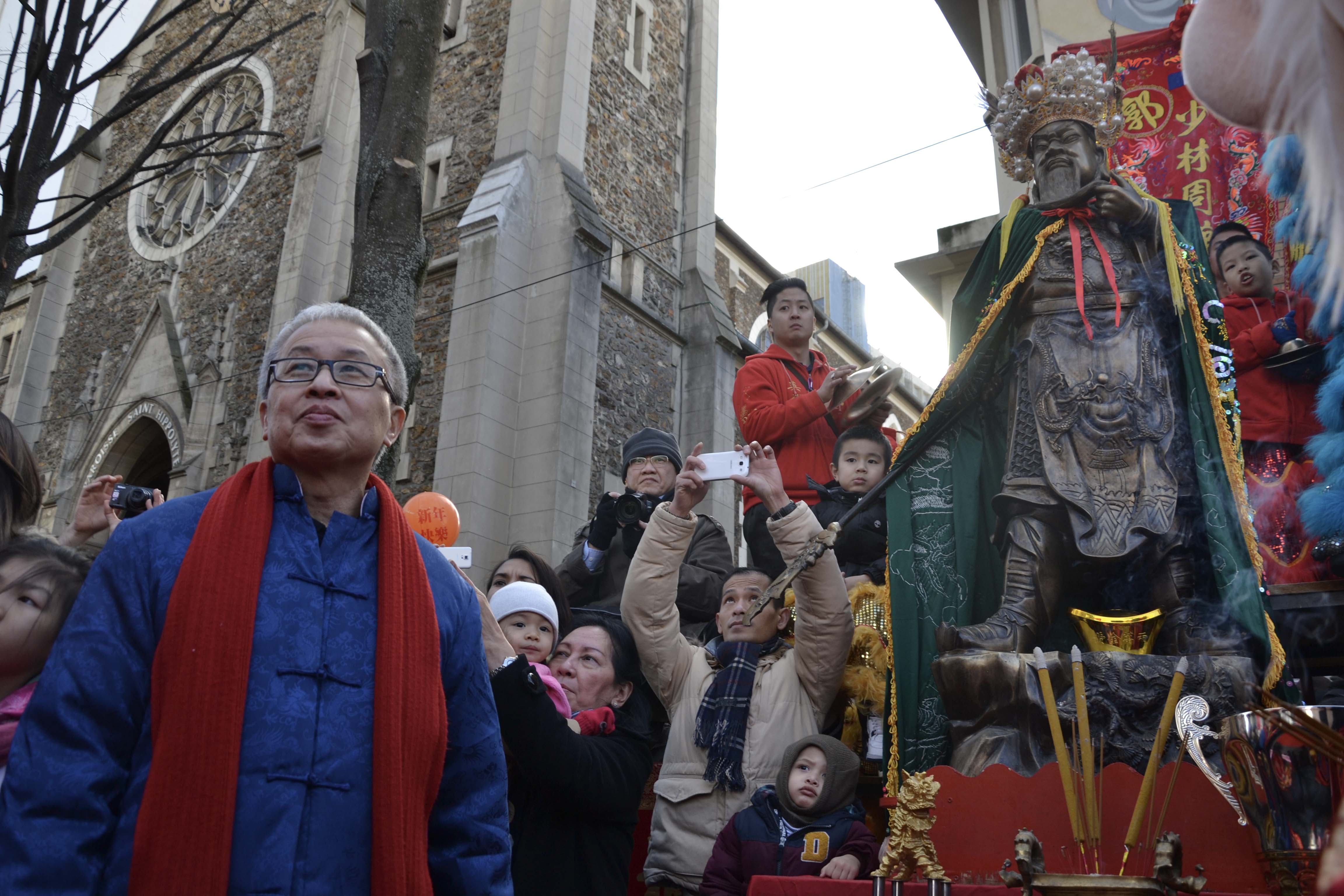 Nai Hung Quach, fondateur de l'équipe Yeng Mow Tang. Défilé du 13e arrondissement, 2015. Nai Hung Quach, fondateur de l'équipe Yeng Mow Tang. Défilé du 13e arrondissement, 2015.