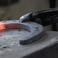 Les savoir-faire de la maréchalerie, pratiques d'atelier de la Garde républicaine