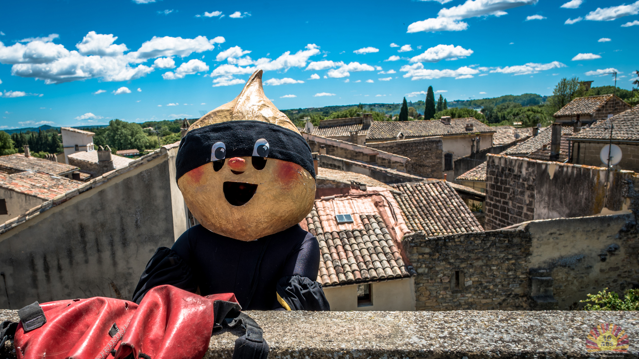 Pois Chiche Masqué et vue sur Montaren-et-Saint-Médiers (Stéphanie Dubus©2017)