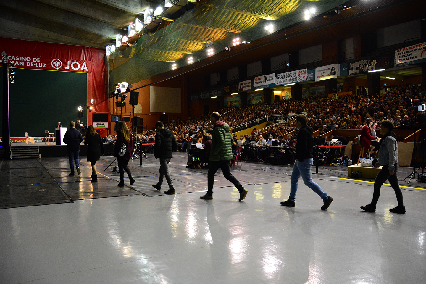 Finale du championnat Xilaba 2021, Saint-Jean de Luz, entrée des improvisateurs.trices