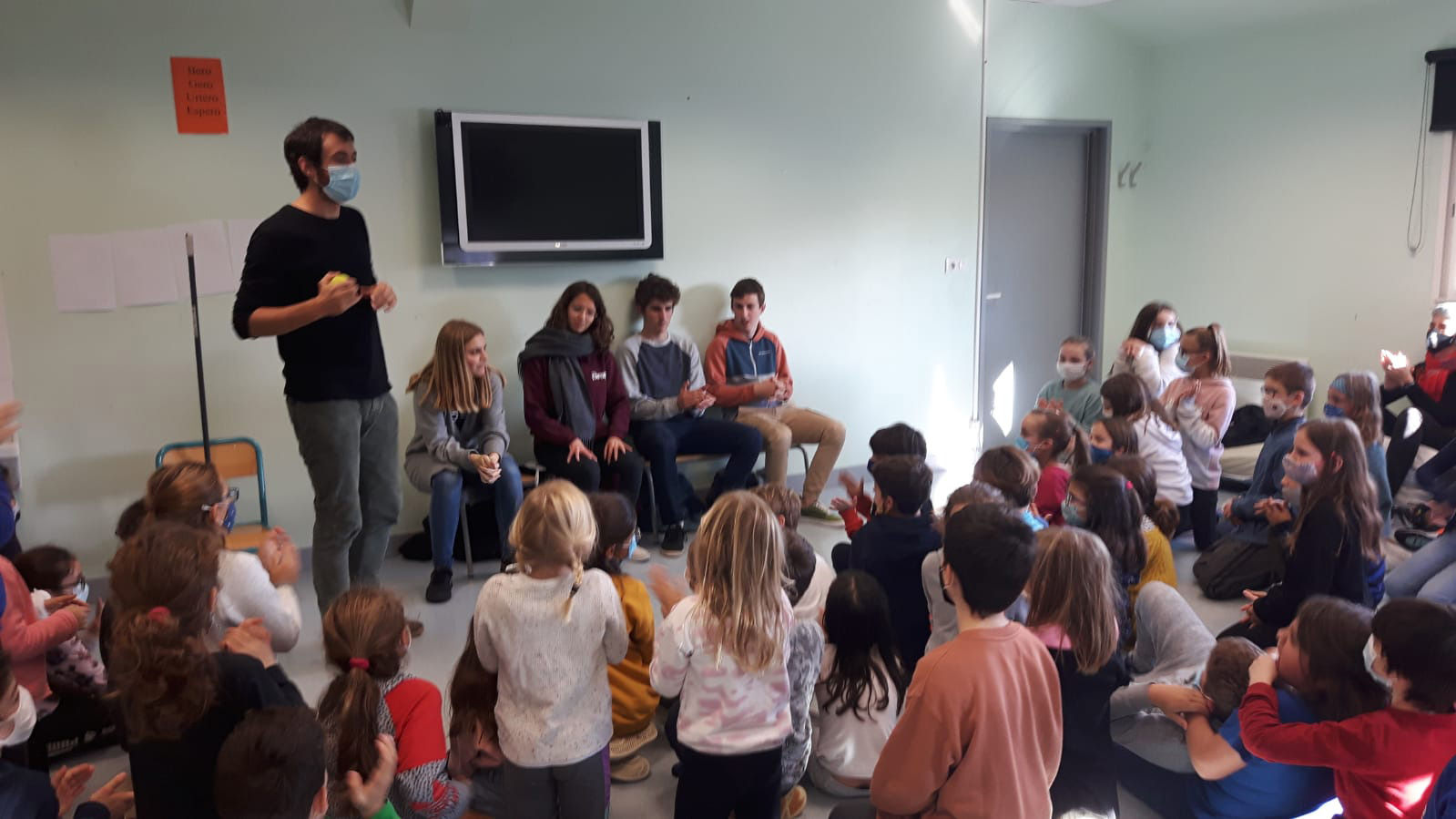 Le professeur Aimar Karrika avec ses élèves, cycle 2020-21.