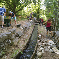 L'irrigation traditionnelle gravitaire par canaux en France