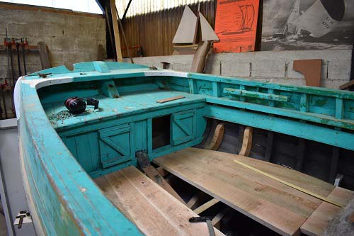 Vaquelotte en cours de restauration dans l’atelier de l’association Amarrage, 21 juin 2021. © Théo Lebouc, 2021.