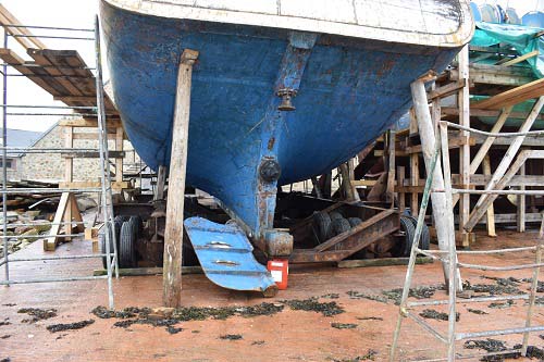 Charriot servant à la manutention des bateaux au Chantier naval Bernard, 17 juin 2021. © Théo Lebouc, 2021.