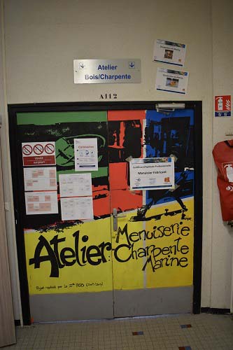 Entrée de l’atelier de charpenterie navale du lycée professionnel Edmond Doucet, 22 juin 2021. © Théo Lebouc, 2021.