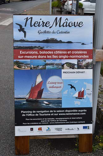 Affichage présentant le pro-gramme des excursions à bord de la Neire Maôve à Carteret, 23 juin 2021. © Théo Lebouc, 2021.