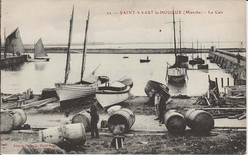 Vue de la cale de Saint-Vaast-la-Hougue, carte postale ancienne.