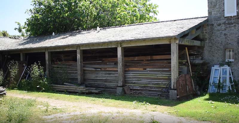 Stock de bois du musée de Tatihou, 15 juin 2021. © Théo Lebouc, 2021.