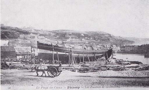 Chantier de construction à Fécamp, carte postale ancienne.