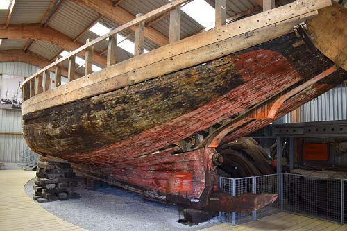 La Sainte-Thérèse-Souvenez-vous dans son hangar au Musée maritime de Tatihou, 16 juin 2021. © Théo Lebouc, 2021.